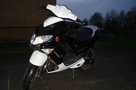 Peugeot Speedfight 2<33 SOLGT! - forfra igen :). Lige blevet Autolakeret og samlet billede 6