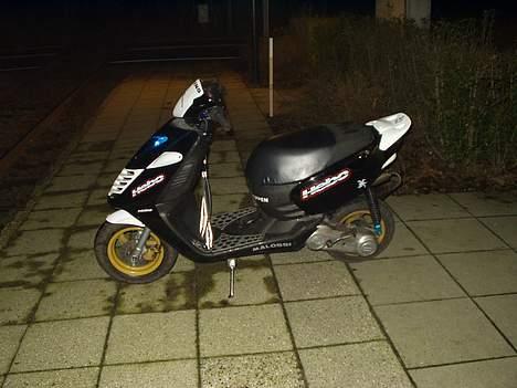 Aprilia Sonic (Solgt) - på togstationen billede 3