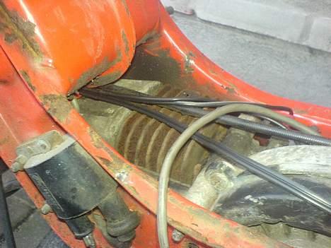 Vespa Ciao Solgt - trukket nye ledninger, istedet for det gamle stads der hang udvendigt. billede 12