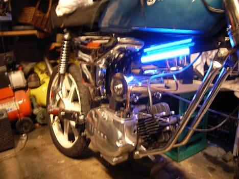 Yamaha 4-Gear Projekt SOLGT - så er der dømt neon. DEN ANDEN TANK KOMMER PÅ TIL ALDER SIDST!!! billede 17