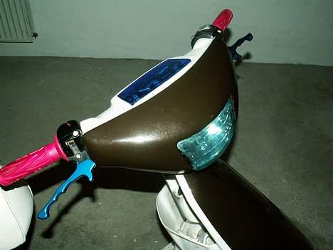 Yamaha Jog AS - solgt - Brun med hvid perlemor.. udspartlet blink.. billede 9