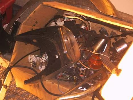 Suzuki k50 4-gear aka the Hulk - lidt reservedele, kan samle 2  k50´ere og det har jeg skam også tænkt mig, den anden er sort. billede 12