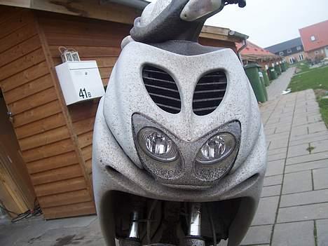 Yamaha Aerox (solgt) - BGM forlygte med to gange 55w halogen, det er fandme noget der virker ;-) billede 8