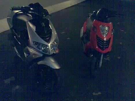 Aprilia sonic - min sonic ;) og en af mine venners peugeot .. billede 20