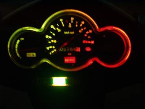 Aprilia Sonic (Solgt) - Alt lys i speedo var gået da jeg fik den, så lavede det lige i lidt andre farver :) Men det er bare imidlertidigt, det bliver blåt billede 14