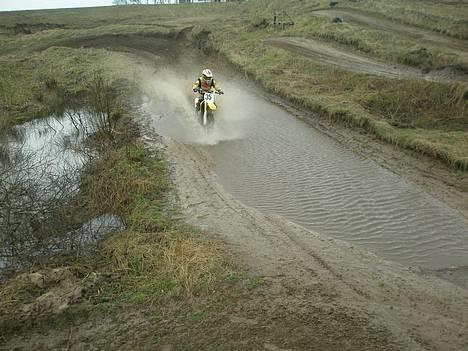 Suzuki RM 125/85 Solgt - der blev jeg lidt våd billede 5