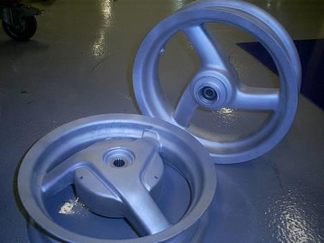 Aprilia Sonic SÐ LC til salg BYD - Sonic Fælge.. først plastblæst og glasblæst bagefter for at give en fin og glat overflade.. bliver lakeret samme farve som skjoldene.. billede 10