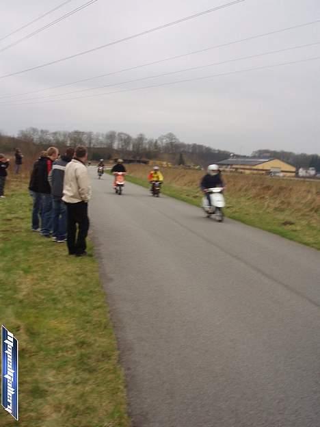 Yamaha jog projekt ts lc Byttet! - min jog til kolding træf 2005 dejligt at gi lidt baghjul mærkeligt nok kun en 800kr cyllinder :D billede 19