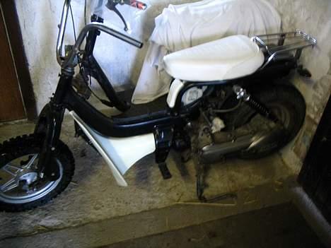 Suzuki Fz50 - Så blev Hot50 motoren monteret, den skal bare lige have en støddaemperforhøjer mere;) billede 14