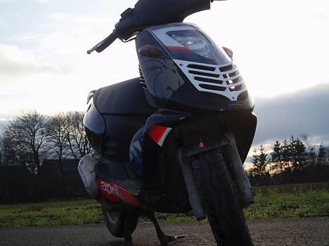 Aprilia Sonic \\ SOLGT - nyt med malet frontgrill billede 1