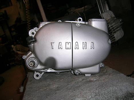 Yamaha 4 gear DX (solgt) - den dejlige nymalede motor:) billede 1
