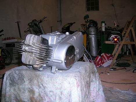 Yamaha 4 gear DX (solgt) - den dejlige nymalede motor billede 2