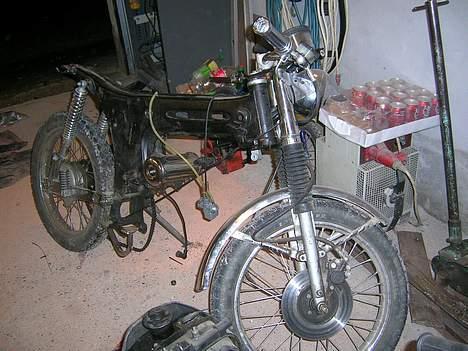 Yamaha 4 gear DX (solgt) - der er intet rust på stellet.. dejligt:D billede 4