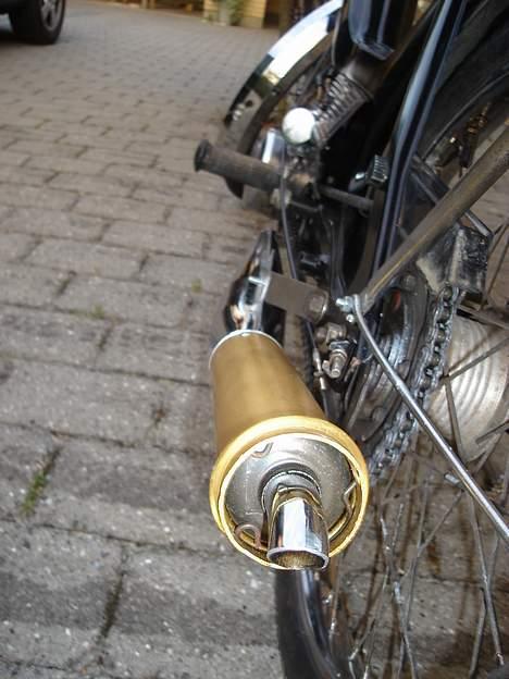 Puch Maxi K - et billede hen af udstødningen, hjemmelavet udstødnings ophæng billede 6