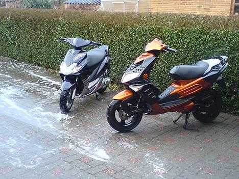 Peugeot Speedfight 2 >>solgt<< - Min Brors Jog R og min Speedfight billede 7