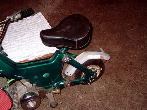 Puch mini maxi projekt - her sidder skærmrt løst på billede 6