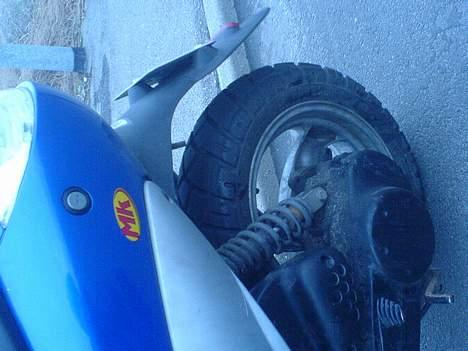 Peugeot Vivacity - Her kommer dæmperen.. Skal bare tage mig sammen og montere den.. ! billede 7