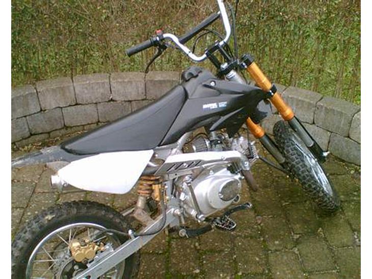 {{currentPhoto.altText}} billede {{currentPhoto.number}}