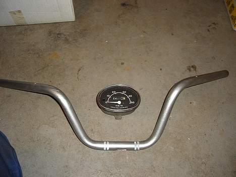 Suzuki k50 SOLGT - Det er det orginal styr og spedometer jeg har liggende til den. billede 17
