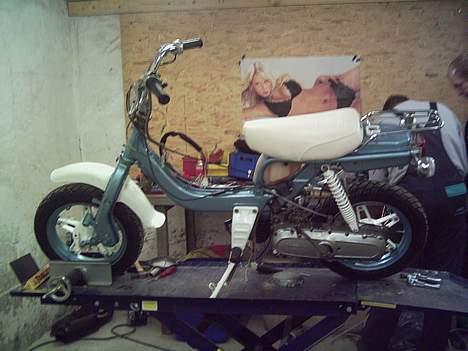 Suzuki fz50 solgt - og sådan ser den ud nu. men den er langtfra færdig billede 1