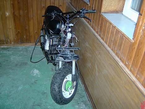 Yamaha CW50 (BWS) SOLGT - Tromlebremser? NEJ TAK! Caliper på med neos gaffel og fælge.. yes sir billede 2