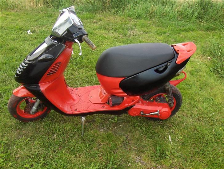 Aprilia Sonic (Byttet til Aerox) - Efter omlakeringen :D billede 1