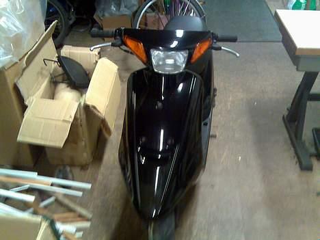 Yamaha Jog AS - SOLGT ! - Der står hun jo :P billede 1