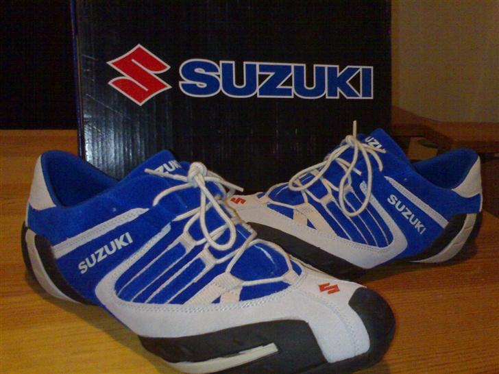 Suzuki JR80 - Solgt :'( - mine overmegasyredegejlede suzuki sko!!! vil ha skrevet honda og yamaha under dem, så man kan gå og jokke i dem hele dagen.. mums.. billede 9