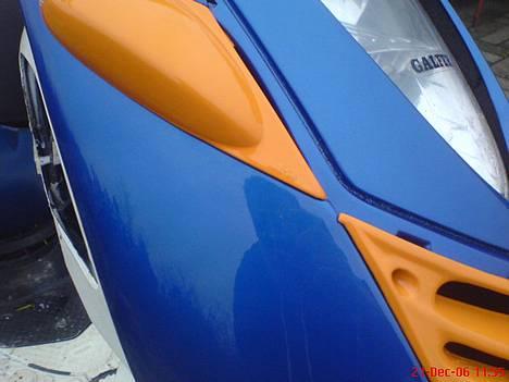 Aprilia Sonic - Byttet til Jog - Nu er det over skyet men man kan alligevel spejle sig i lakken :D hehe billede 16