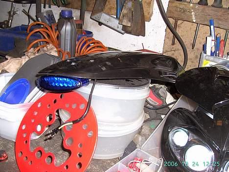 Suzuki RMX SOLGT! - Maske, skjold lygte og en skive. billede 4