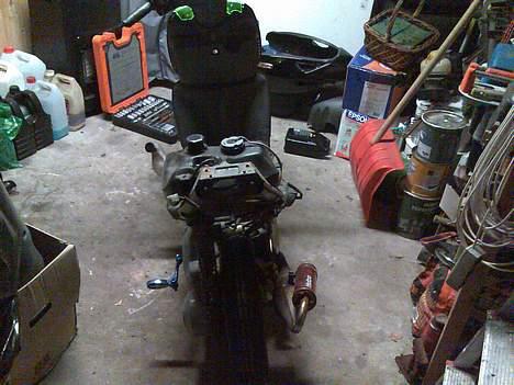 Aprilia Sonic ( SOLGT ) - Da jeg fik den. Den så lidt smardet ud der, og den kunne ikke kører! billede 10