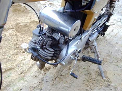 Yamaha 4g DX - det er 2 forskellige tanke og side skjolde den blå er hjemme malet  billede 11