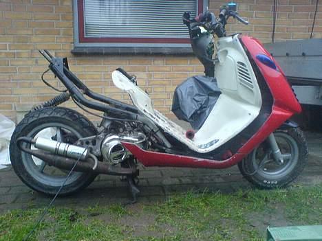 Aprilia Sonic/SR50 HPR - SOLGT - Godt igang med projektet, den gamle sonic motor var for lav synes jeg :p  billede 10