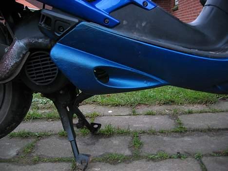 Peugeot Speedfight 2 - Solgt - Rettet skade på underside, du skal så tæt på som her for at ligge mærke til det. billede 8