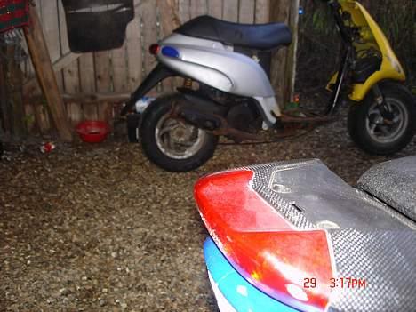 Piaggio Typhoon // BYTTET // - nrg spoile og Typhoonen i baggrunden billede 7