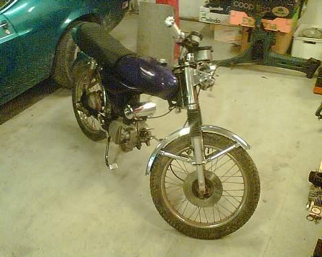 Yamaha FS1 DX  - Yamaha´en.. Hun er fin.. :) billede 2