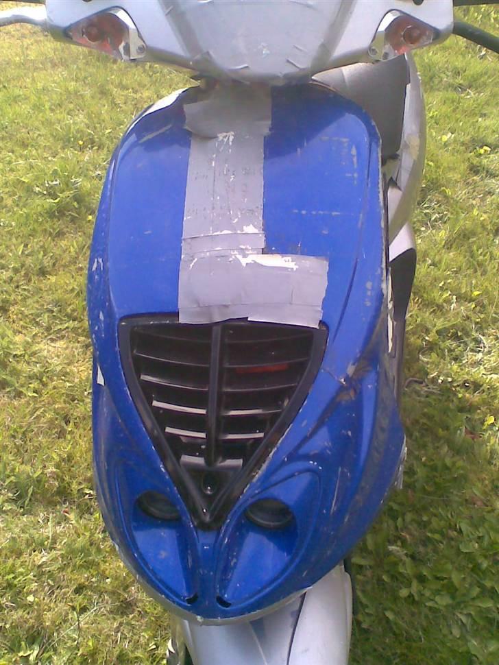 Piaggio NRG MC3 !! SOLGT !! - min scooter forfra som den er nu... billede 2