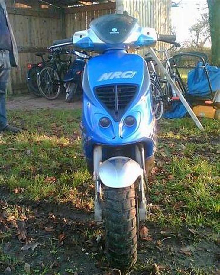 Piaggio NRG MC3 !! SOLGT !! - min scooter forfra som den var før... billede 3