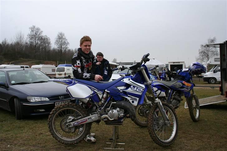 Yamaha Yz 125  Solgt ) , ; - Mig og min Kærer yams. Lige kommet ud fra banen. så der  er jeg lidt træt og svedig (; hehe billede 14