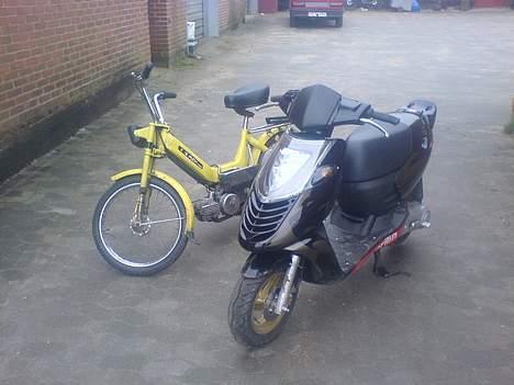 Aprilia Sonic - 2006 Solgt - Før den kærlige hånd sammen med Puch Maxien billede 6