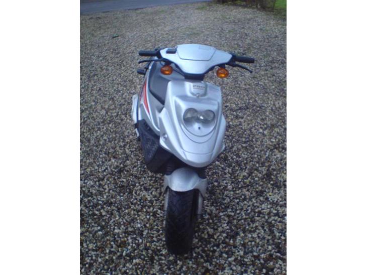 {{currentPhoto.altText}} billede {{currentPhoto.number}}