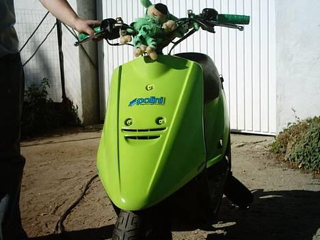 Yamaha evo jog (SOLGT) - Her står den så og ligner en rigtig model :P billede 1