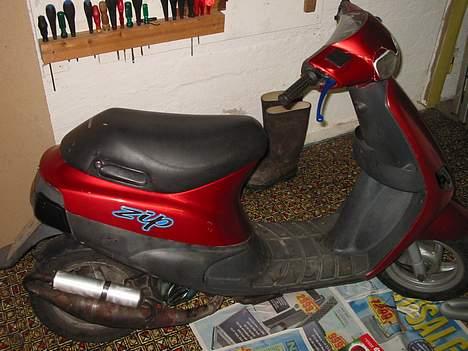 Piaggio Zip [Vinter Projekt] - Som den stod da jeg først fik den... billede 1