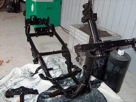 PGO Hot 50 Solgt - Så blev den malet sort med lidt metal i billede 2