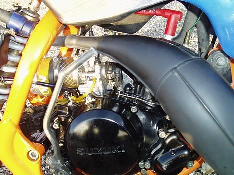 Suzuki RMX -TEAM SVIN- - Fugt fri tændrørs hætte er en god ting når man køre RMX! De har det med at blive påvirket af fugt... billede 7