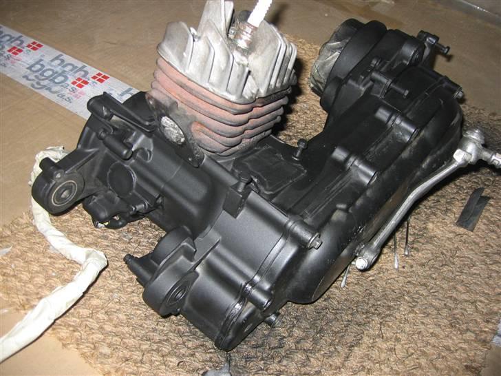 Honda SFX- solgt - den er sgu flot i virkeligheden!! super duper.. ;) satte std. cyllinder på da jeg malede den, det gjorde det hele en del lettere!! billede 2