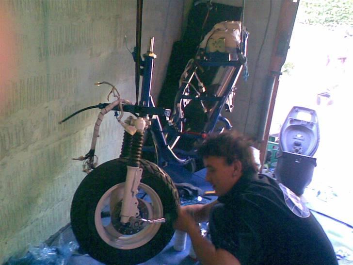 PGO Hot50 til salg 6kg - en a mine venner som lige er gået igang med sin Hot ;)  billede 2