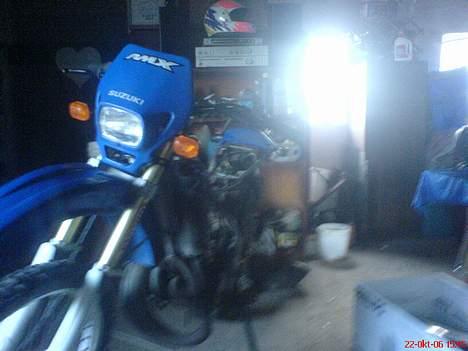 Suzuki rmx #før reloaded# - Dette her billed er af dengang jeg blev påkørt. læg mærke til stellet er knækket. billede 7