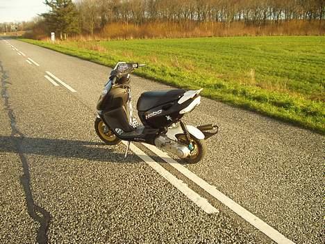 Aprilia Sonic (Solgt) - Ja der er lige en lille bagskærm på pt, da vejret er røv, og motoren skal ikke have alt det lort :) billede 17