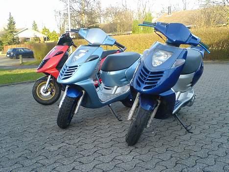 Aprilia Sonic SOLGT               - fra venstre: Jydis, Min og Ralles.! billede 5